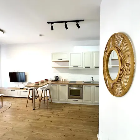 In The Heart Of Old Bazaar, - Hana