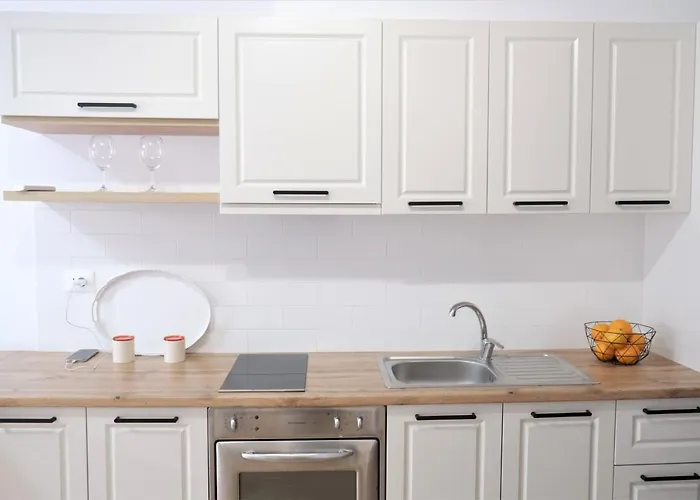 In The Heart Of Old Bazaar, - Hana