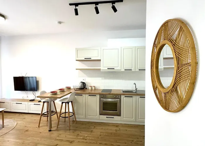 In The Heart Of Old Bazaar, - Hana